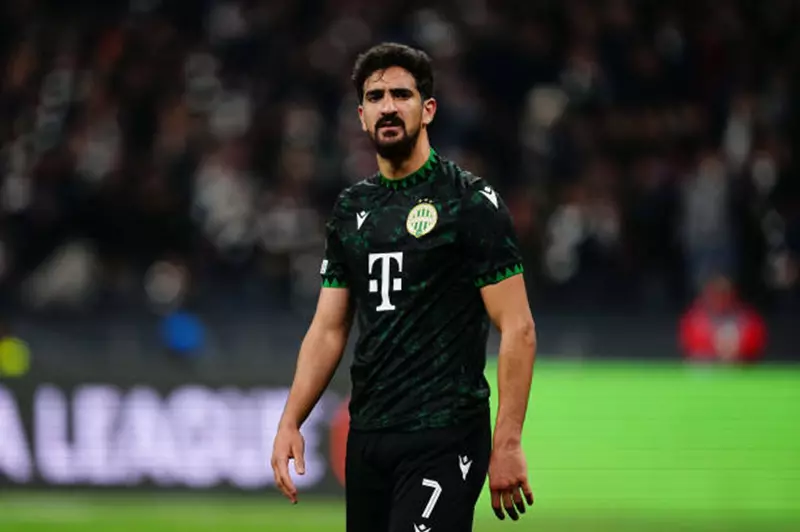 استثمار متعدد: دور بن رمضان في تعزيز قوة الأهلي خلال كأس العالم للأندية استثمار متعدد: دور بن رمضان في تعزيز قوة الأهلي خلال كأس العالم للأندية